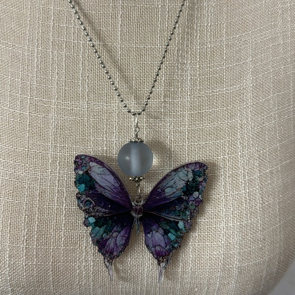 NWOT Crystal like 2 Face Hand Painted Butterfly Crystal Ball Like Necklace - Picture 1 of 17